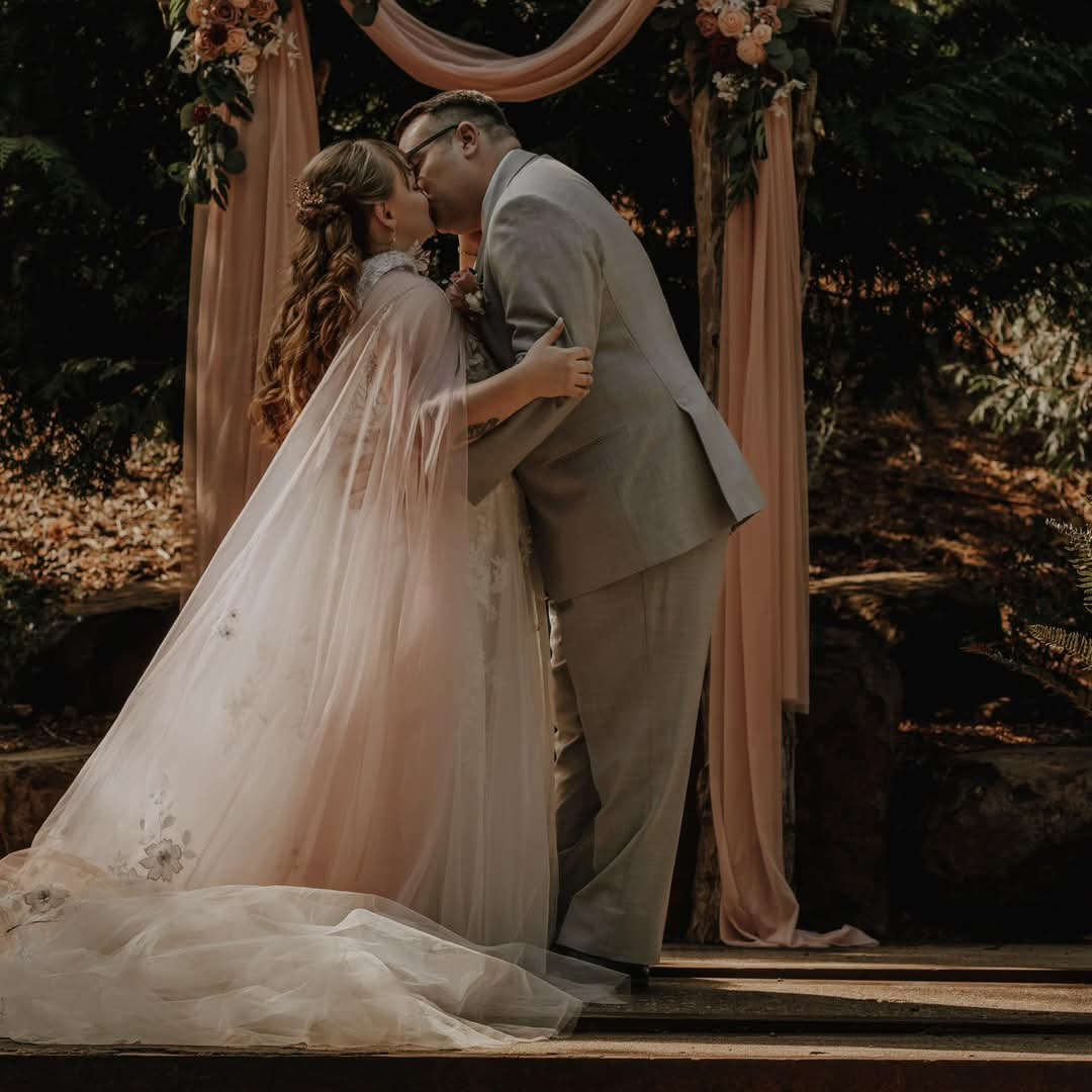 Colorful make up for brides & bridesmaids