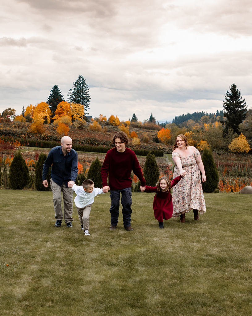 Soft glam makeup for mother to be shoot